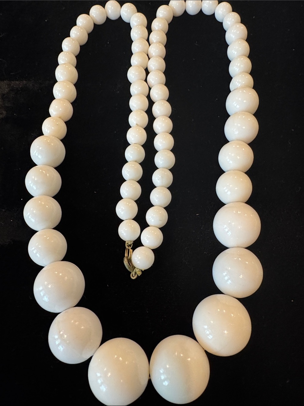 Classic Vintage White Graduated Bead Necklace